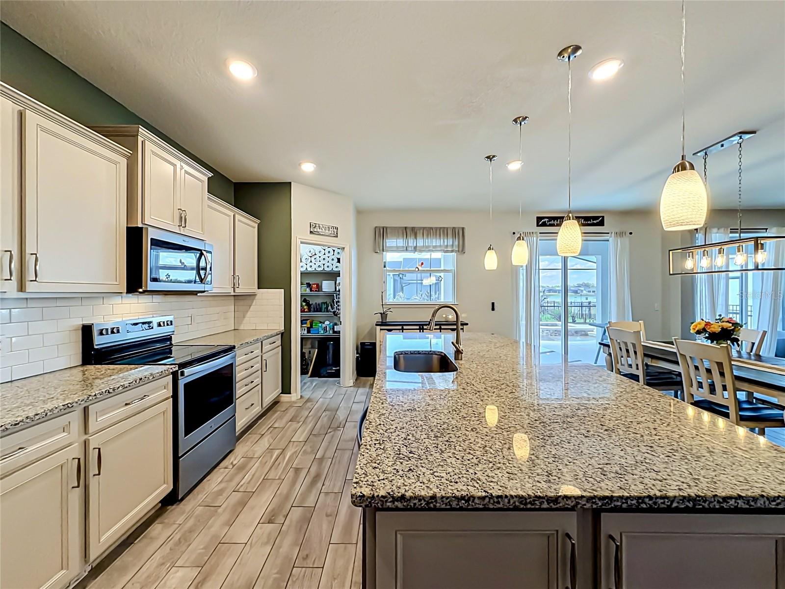 Image 14 of 81 For 2323 Nuthatch Street