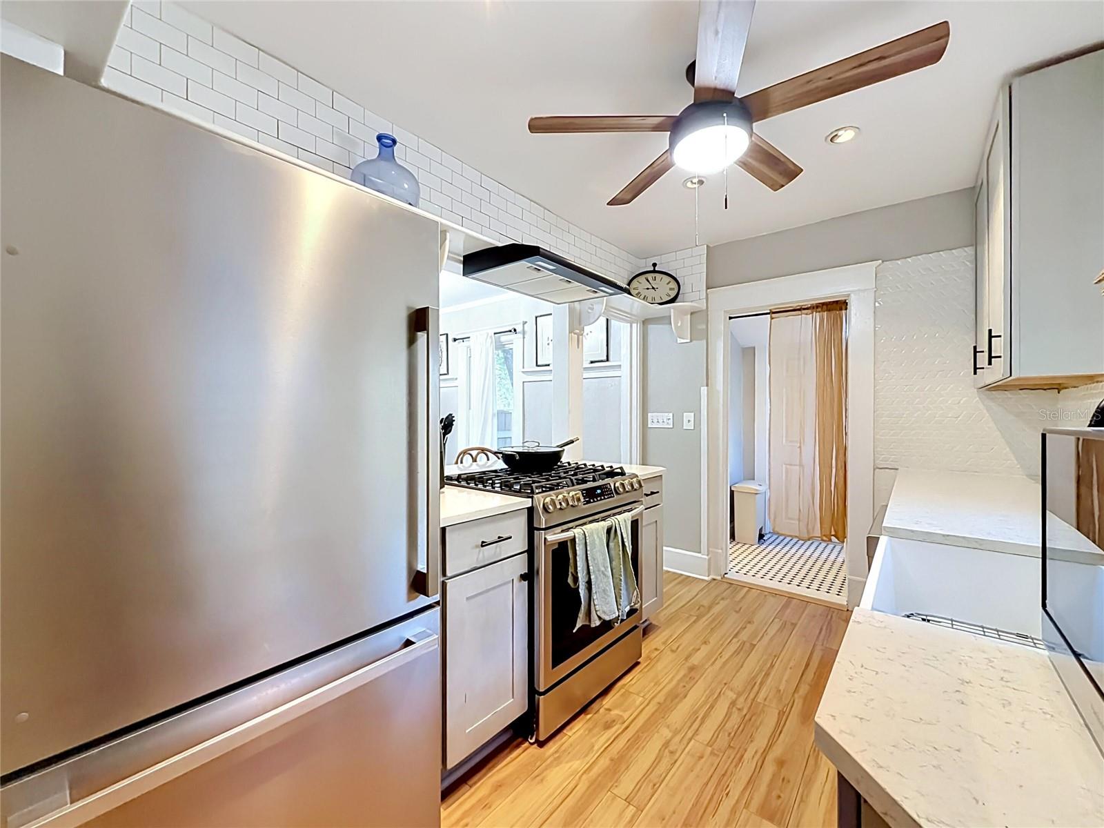 Image 15 of 40 For 701 14th Street N