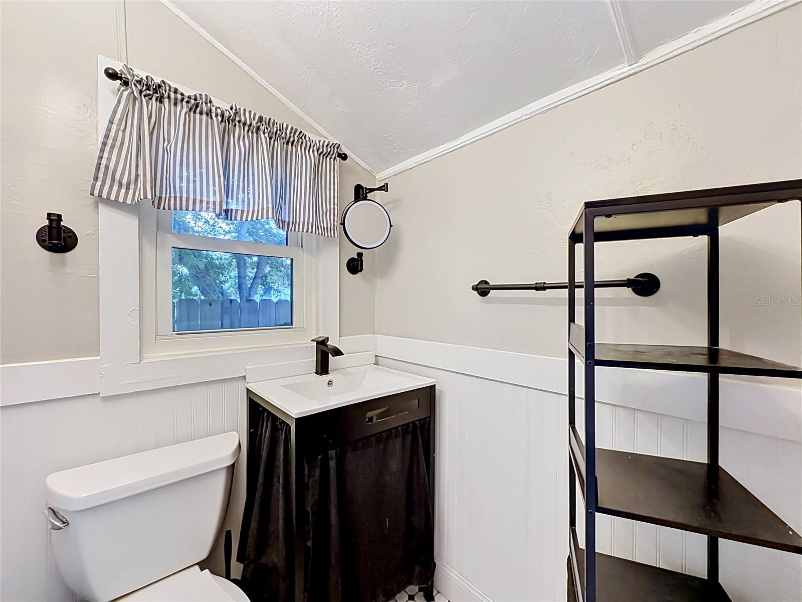 Image 18 of 40 For 701 14th Street N