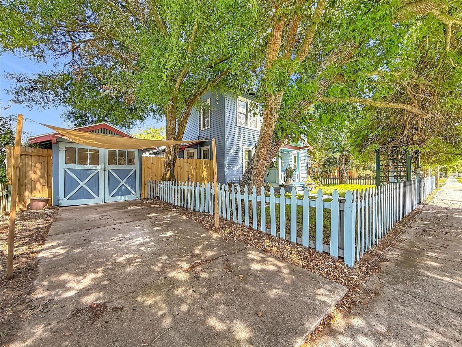 Image 4 of 40 For 701 14th Street N