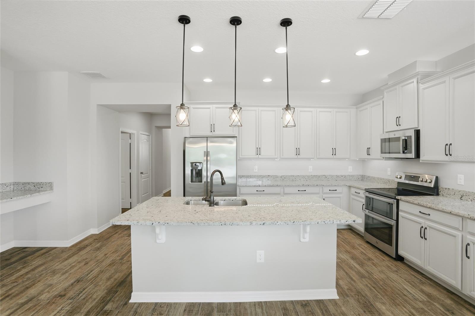 Listing photo id 8 for 2048 Prairie Sage Lane