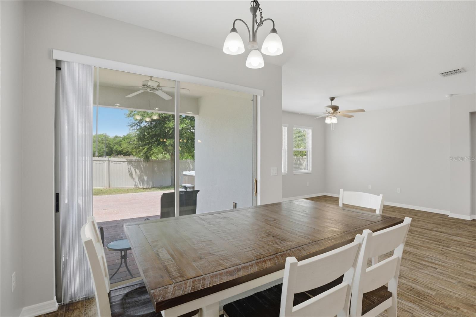 Listing photo id 10 for 2048 Prairie Sage Lane