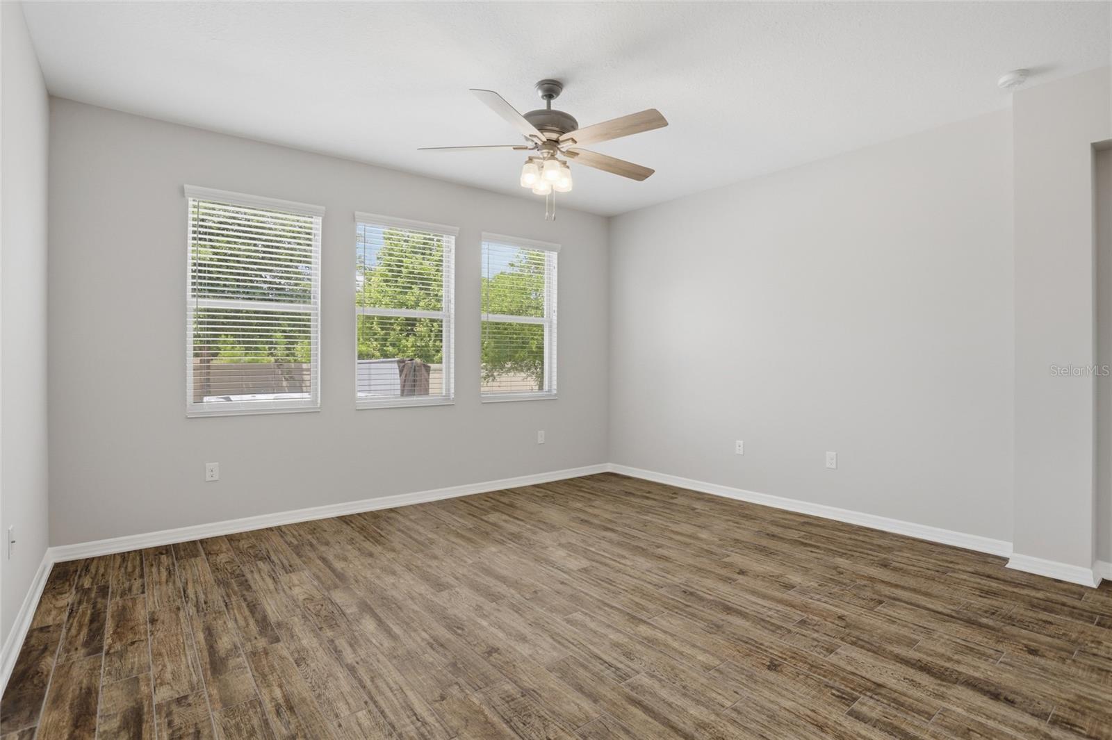 Listing photo id 12 for 2048 Prairie Sage Lane