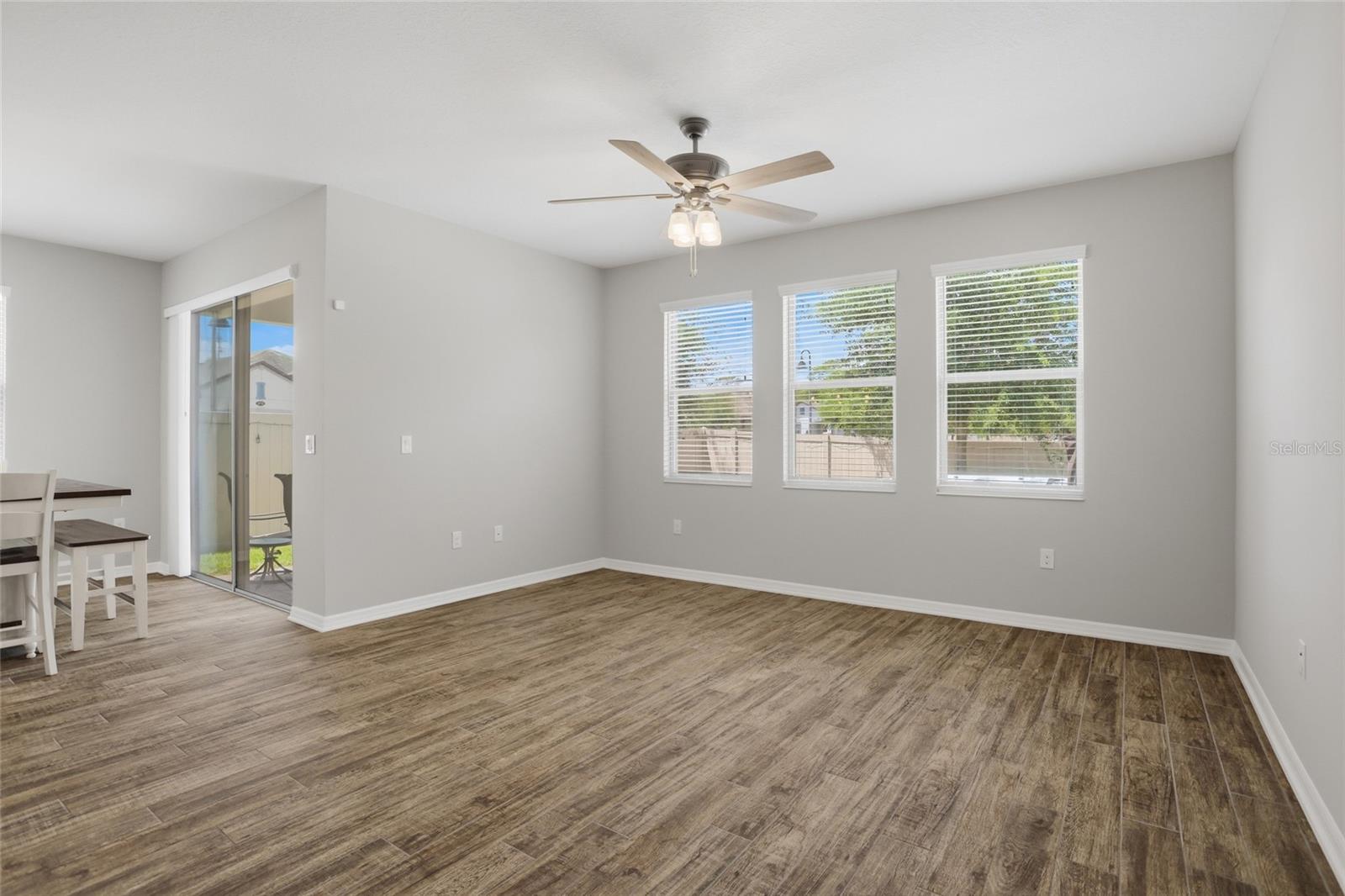 Listing photo id 13 for 2048 Prairie Sage Lane