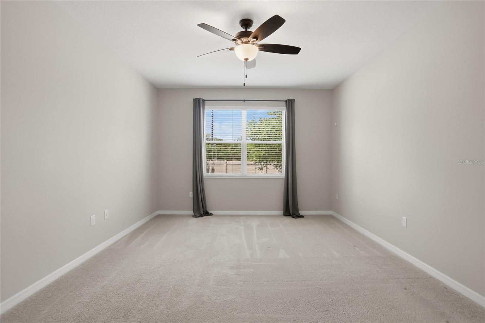 Listing photo id 15 for 2048 Prairie Sage Lane