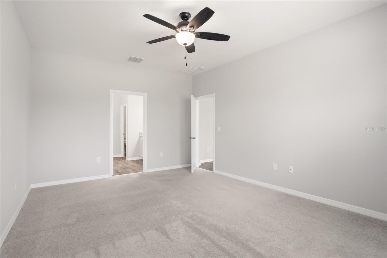 Listing photo id 17 for 2048 Prairie Sage Lane