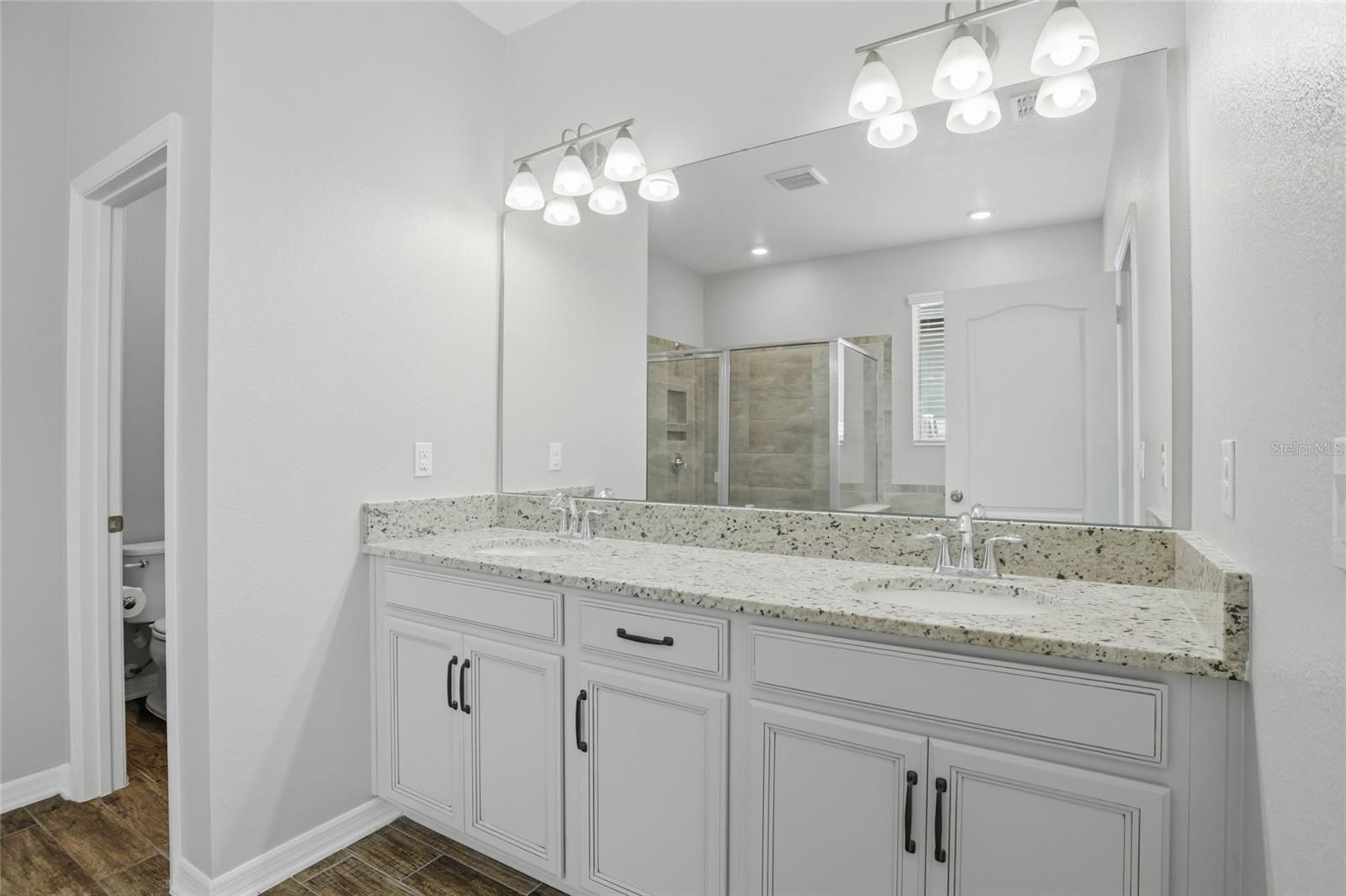 Listing photo id 20 for 2048 Prairie Sage Lane