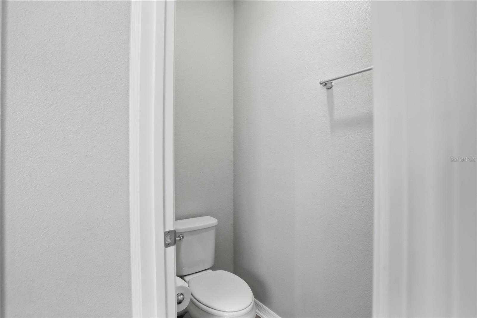 Listing photo id 23 for 2048 Prairie Sage Lane