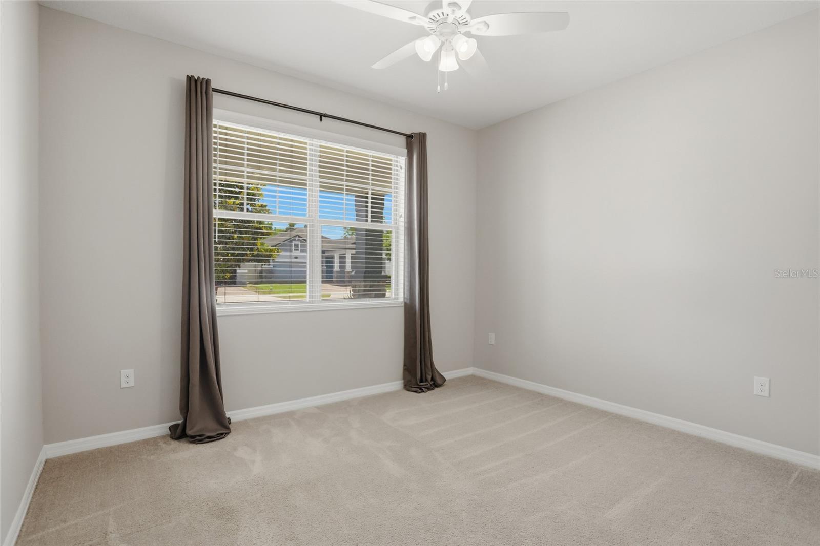 Listing photo id 24 for 2048 Prairie Sage Lane