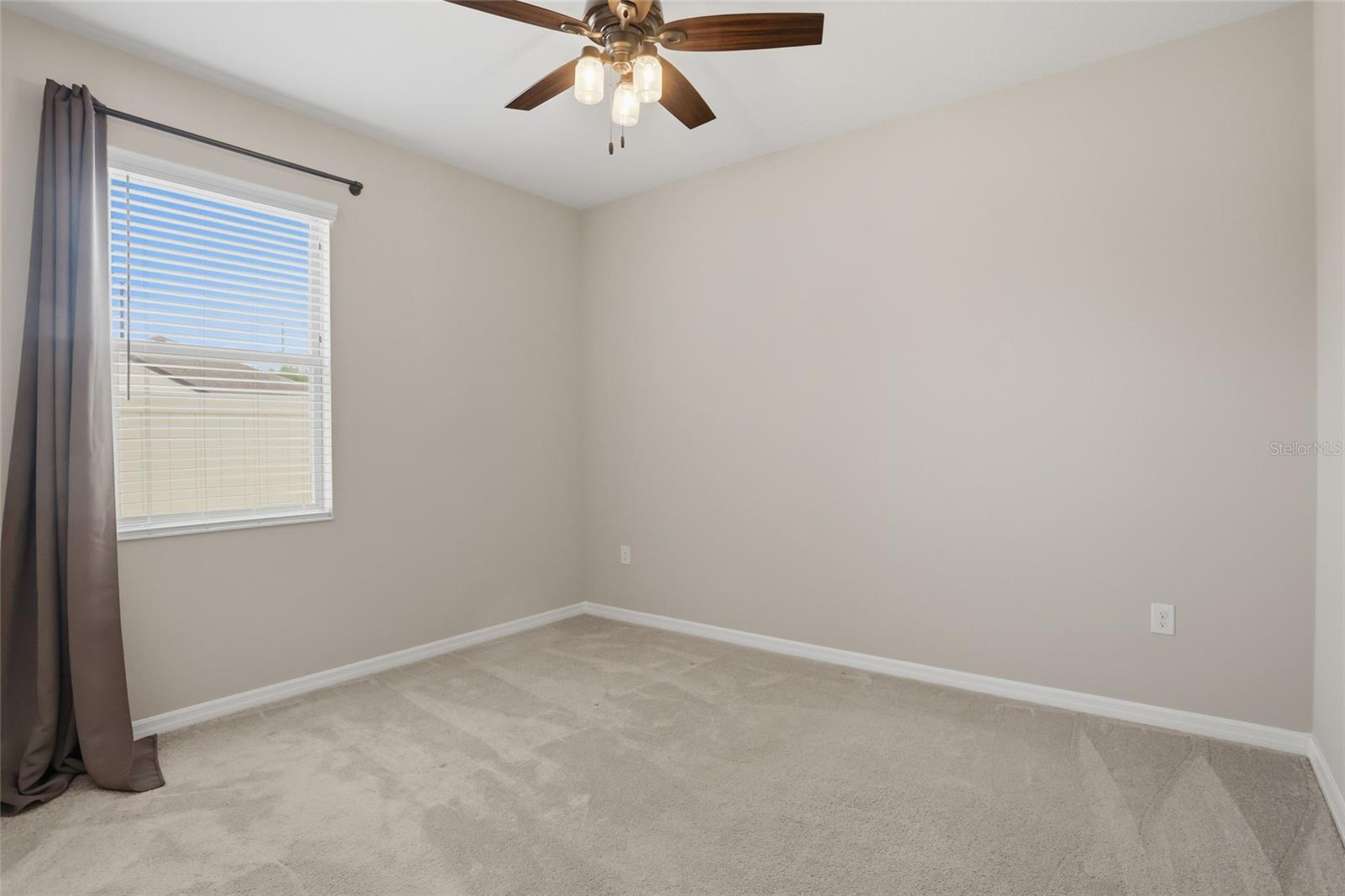 Listing photo id 28 for 2048 Prairie Sage Lane
