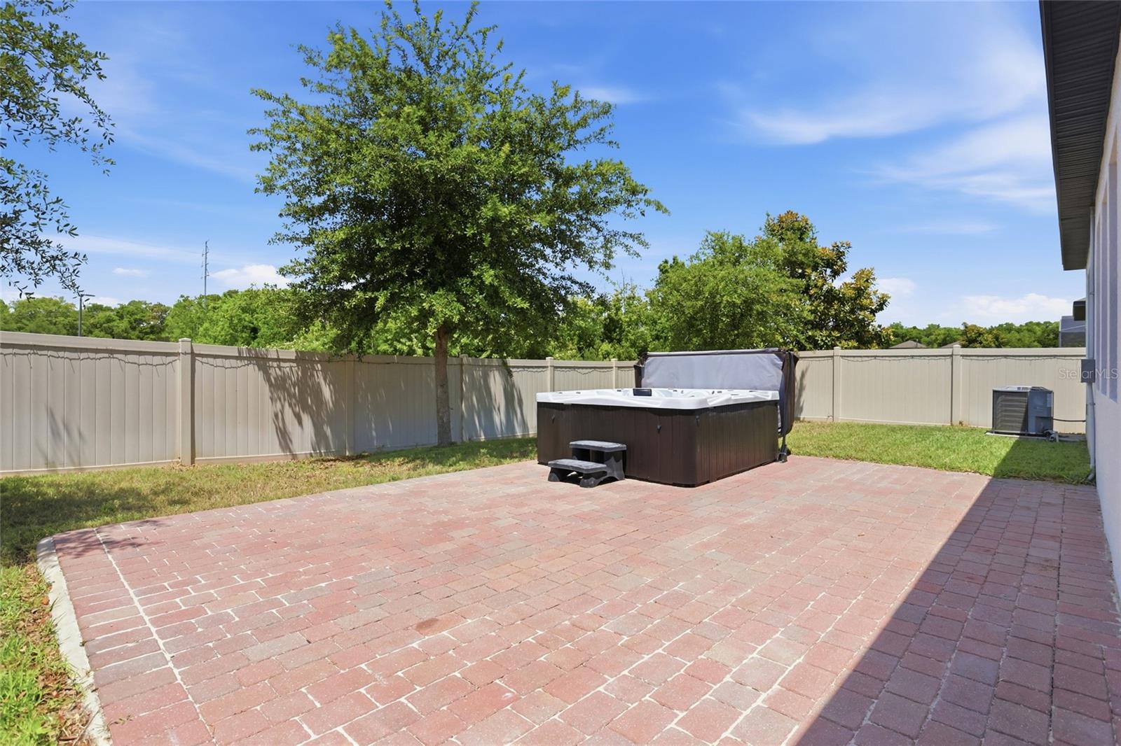 Listing photo id 33 for 2048 Prairie Sage Lane