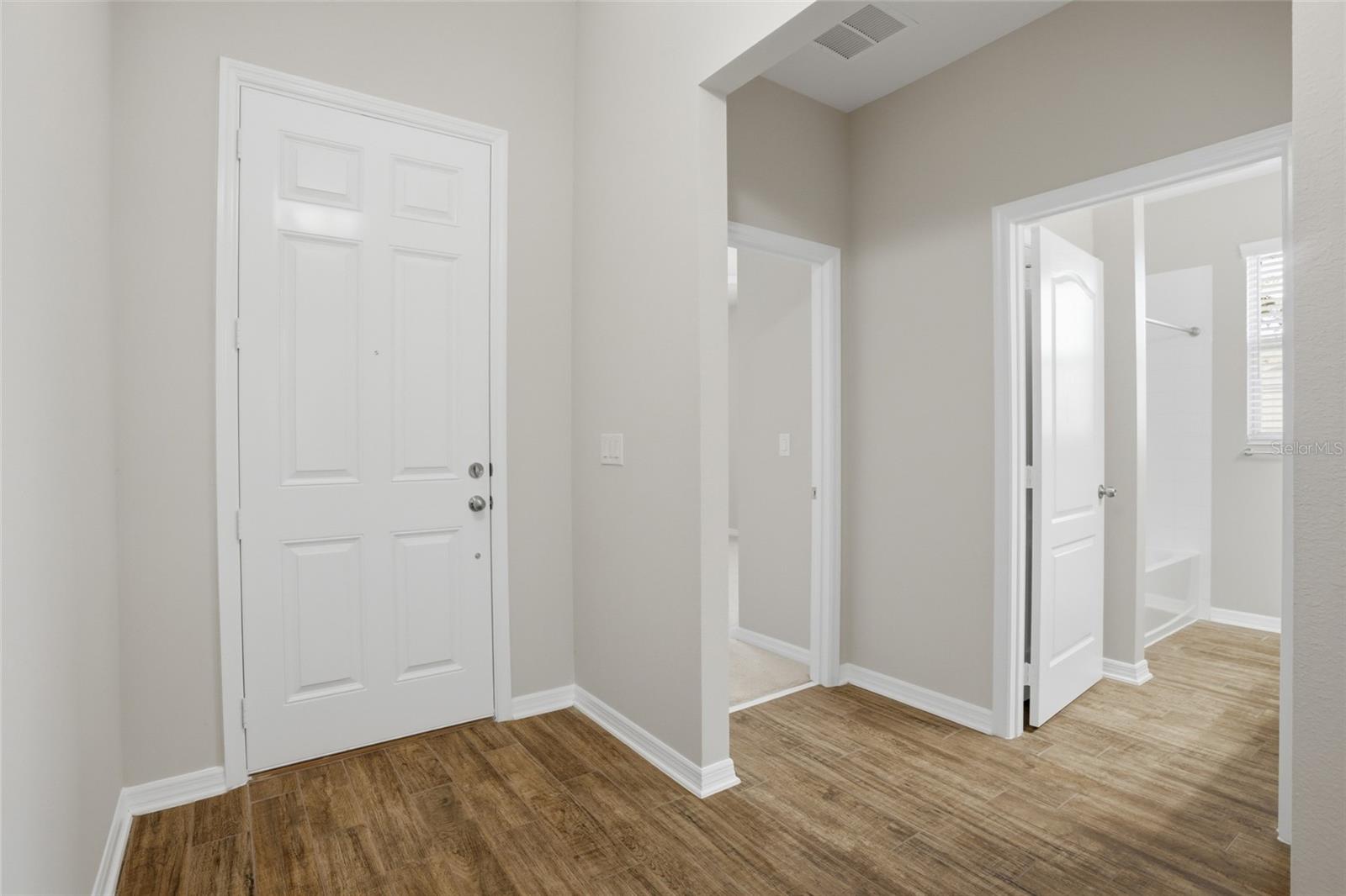 Listing photo id 3 for 2048 Prairie Sage Lane