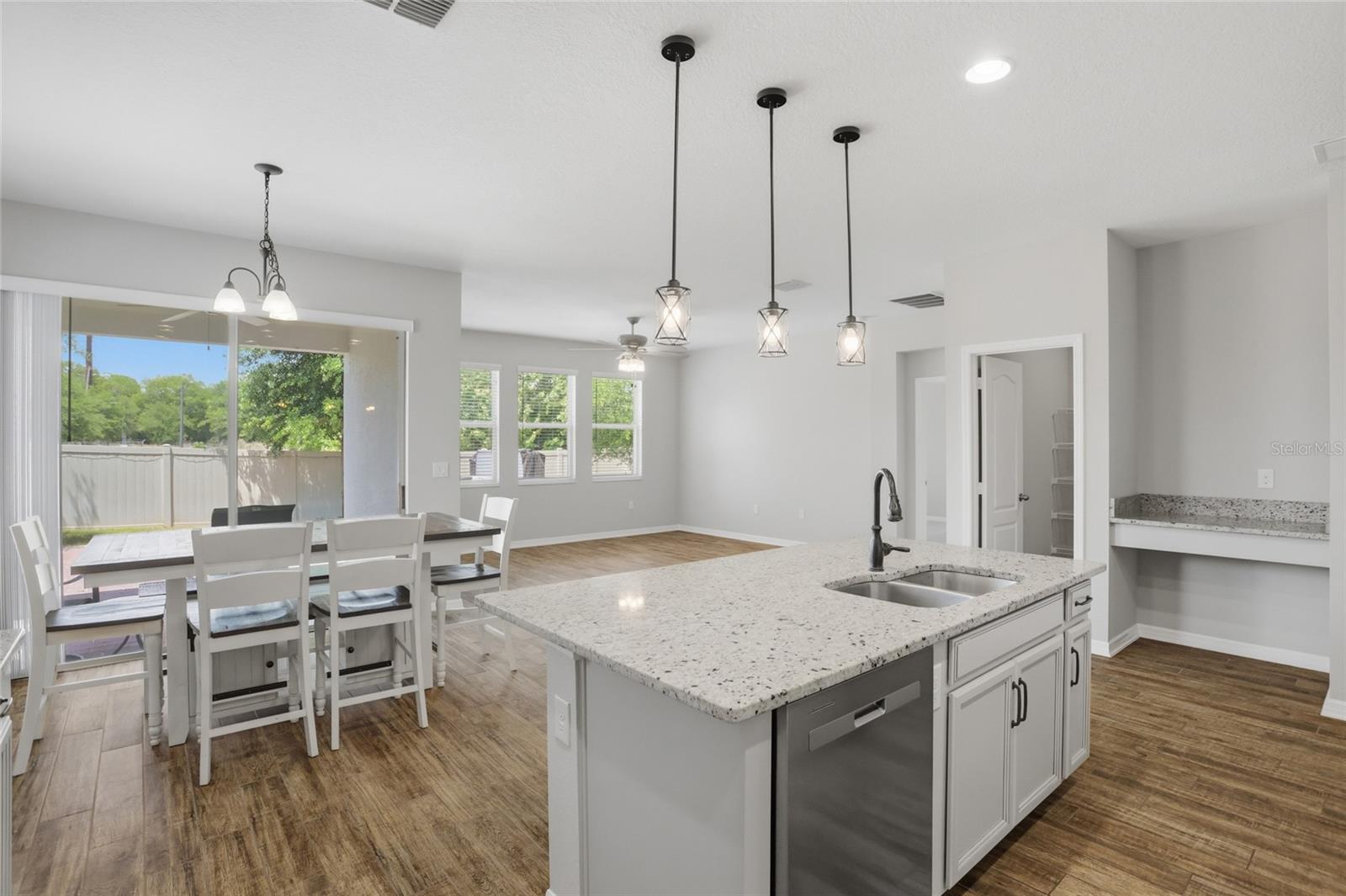 Listing photo id 5 for 2048 Prairie Sage Lane