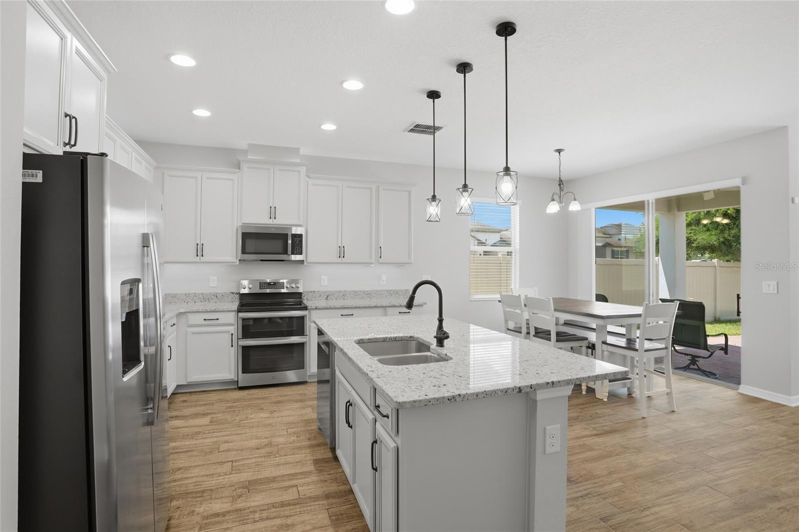Listing photo id 7 for 2048 Prairie Sage Lane