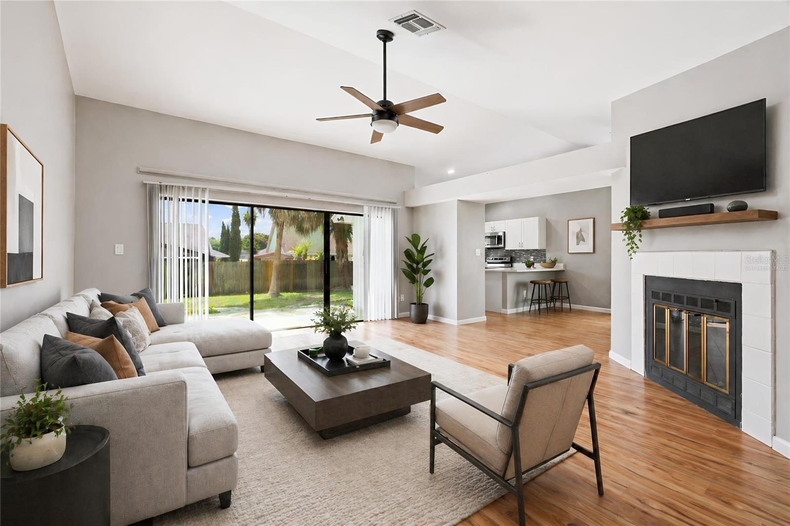 Listing photo id 13 for 1049 Neely Street