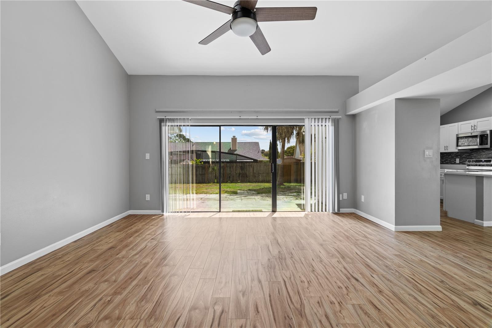 Listing photo id 15 for 1049 Neely Street