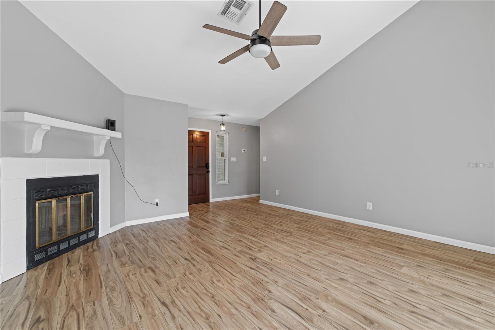 Listing photo id 17 for 1049 Neely Street