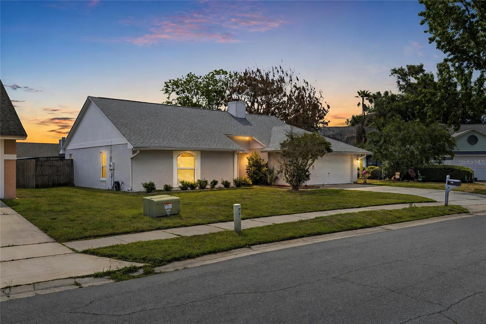 Listing photo id 0 for 1049 Neely Street
