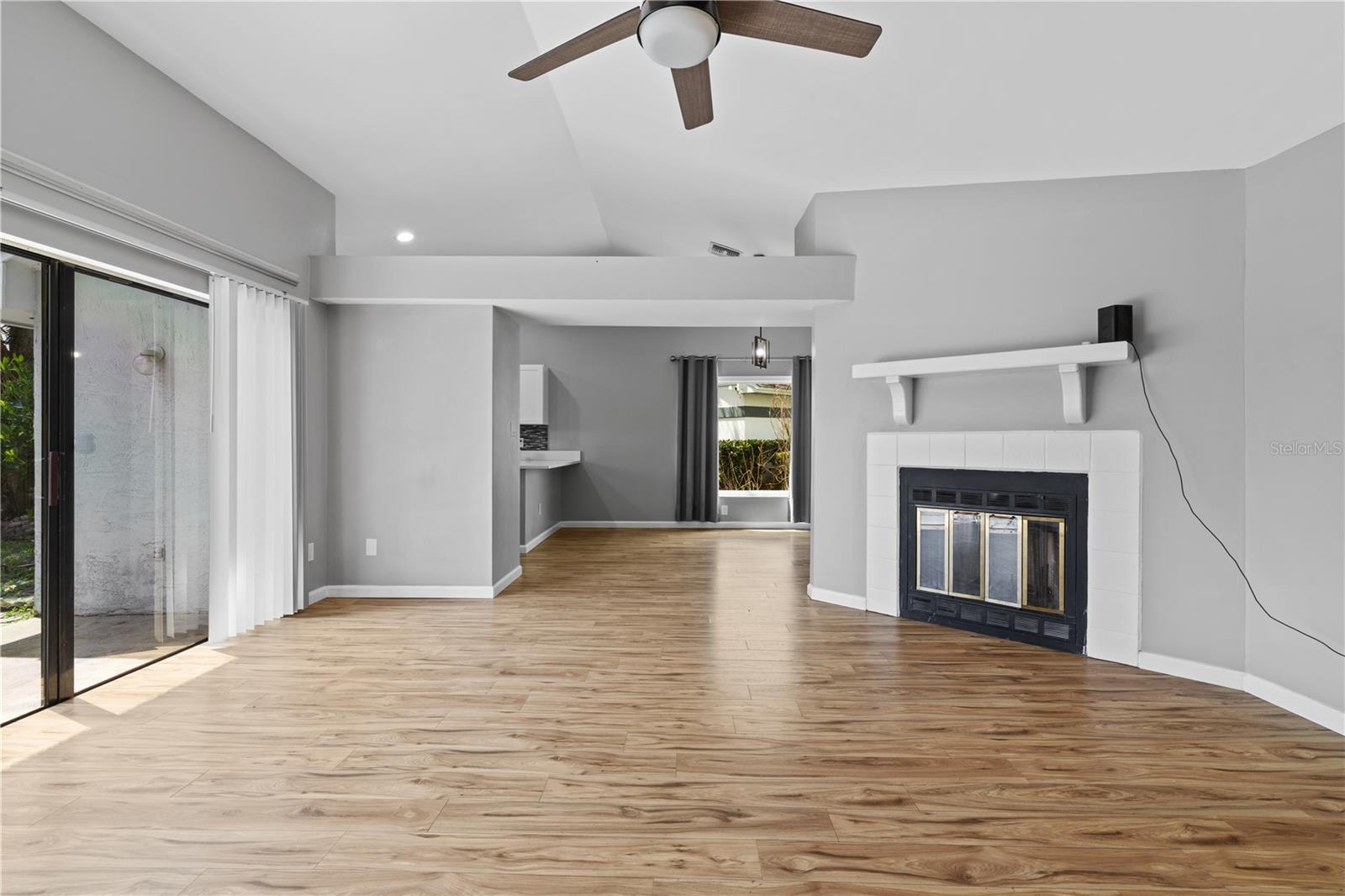 Listing photo id 18 for 1049 Neely Street
