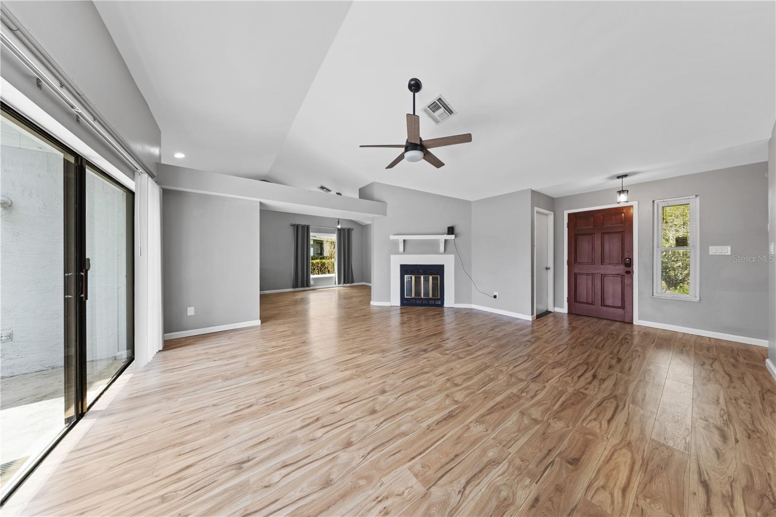Listing photo id 19 for 1049 Neely Street