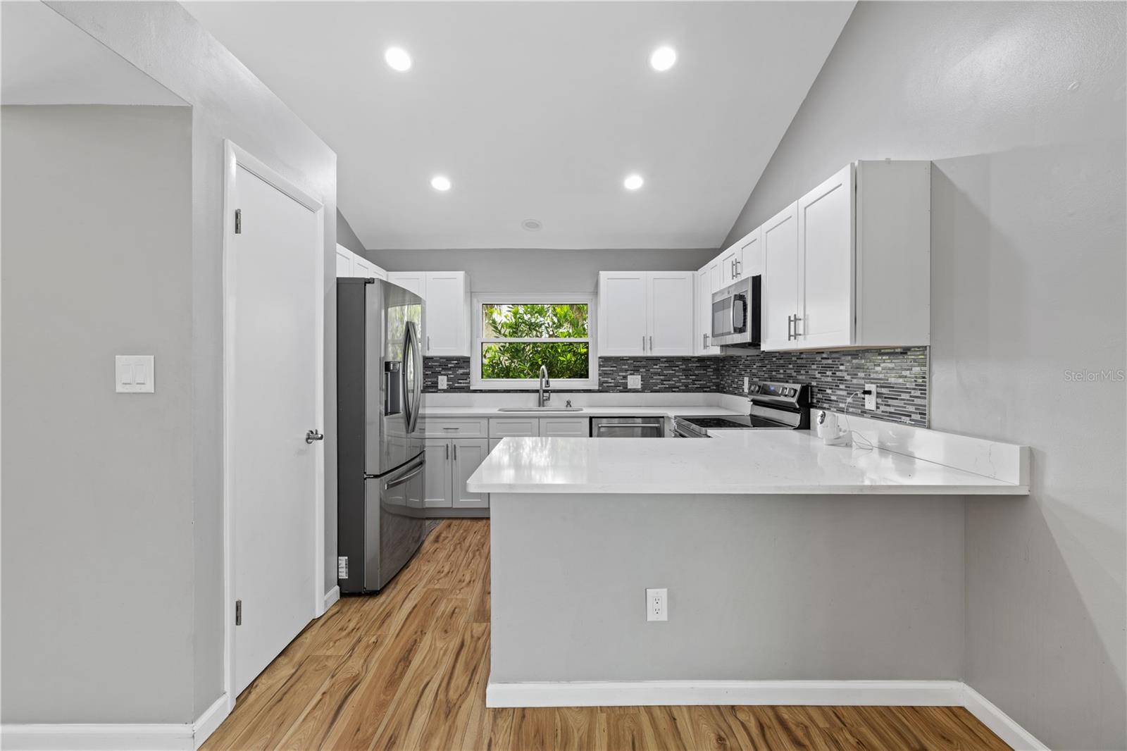Listing photo id 24 for 1049 Neely Street