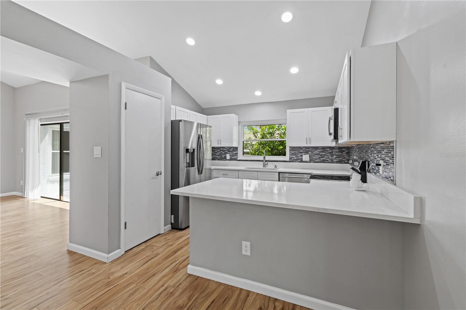 Listing photo id 25 for 1049 Neely Street