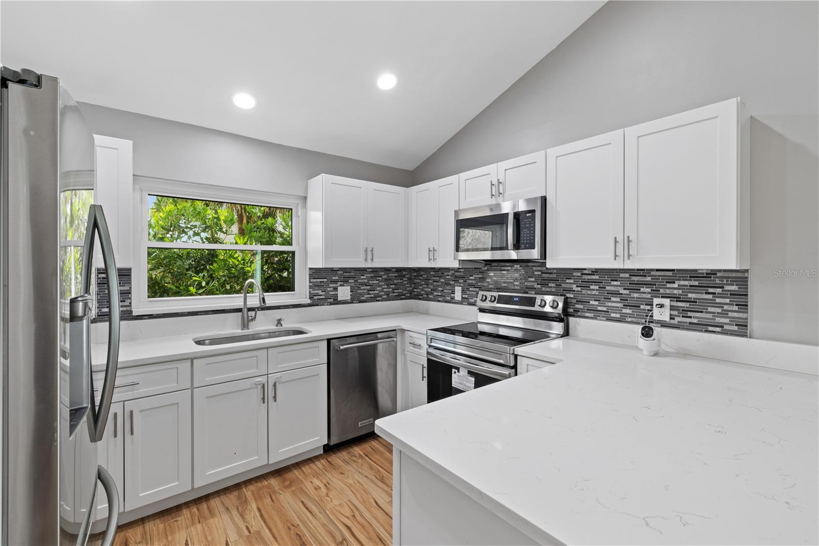 Listing photo id 26 for 1049 Neely Street