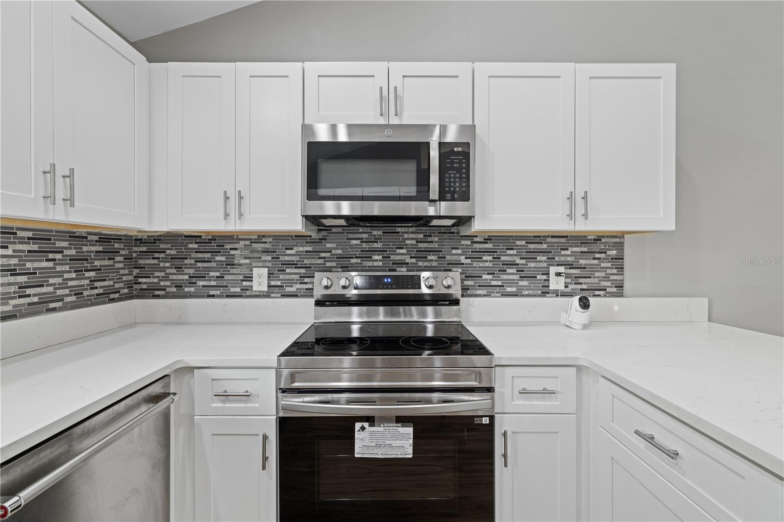 Listing photo id 27 for 1049 Neely Street
