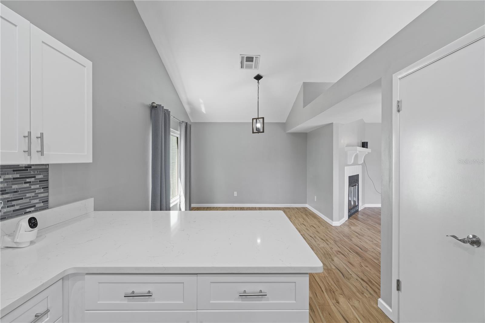 Listing photo id 30 for 1049 Neely Street