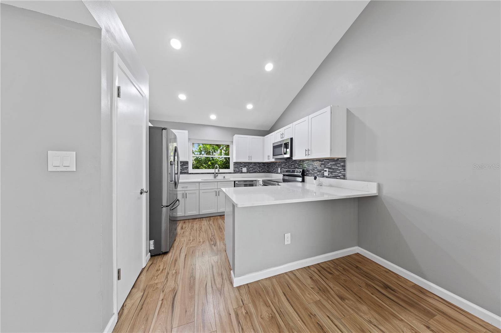 Listing photo id 31 for 1049 Neely Street
