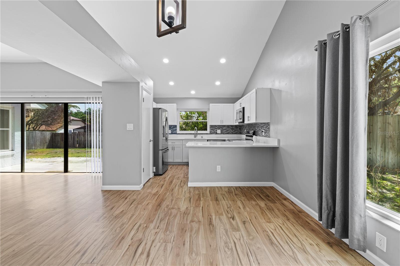 Listing photo id 32 for 1049 Neely Street