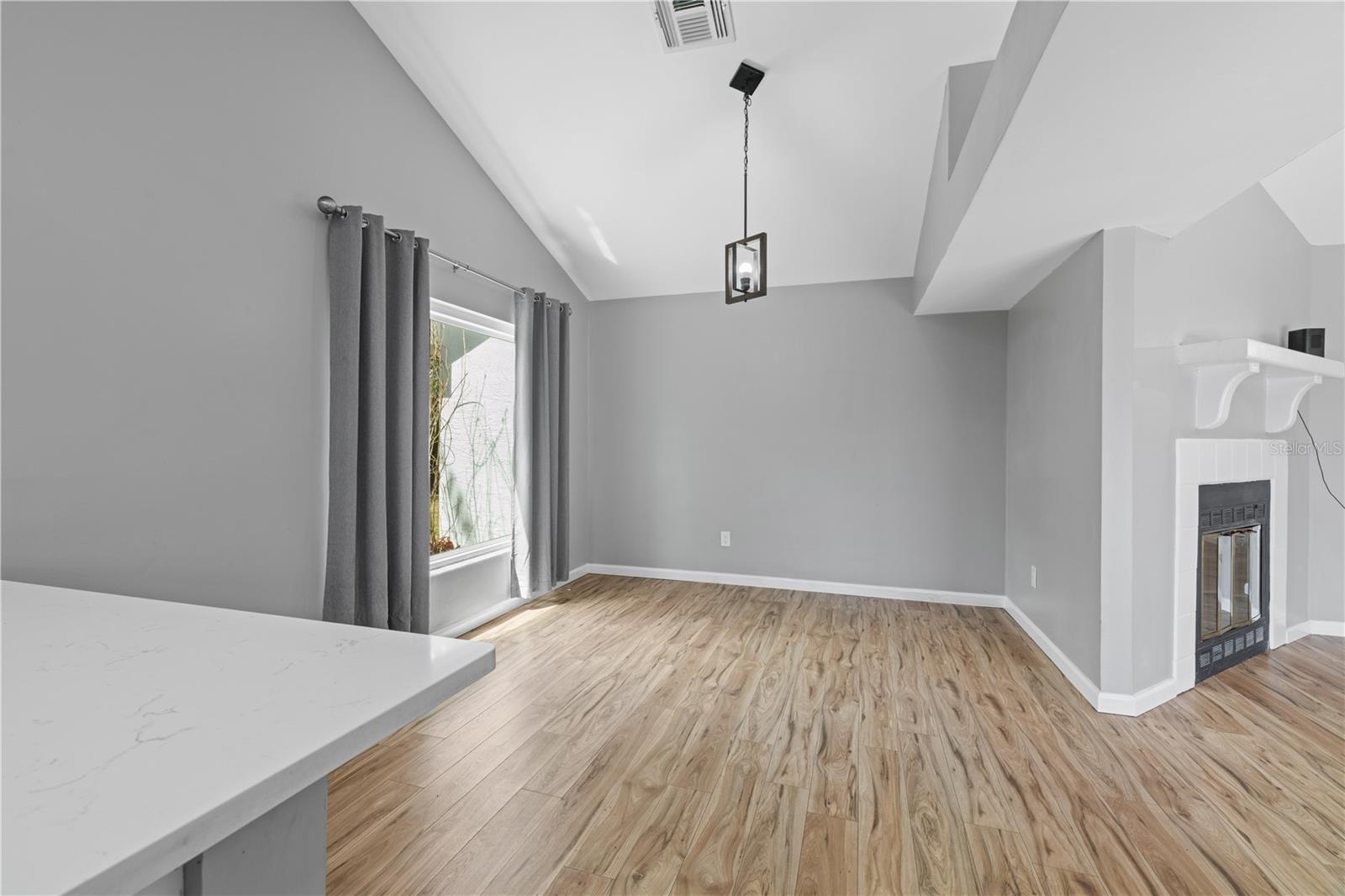 Listing photo id 33 for 1049 Neely Street