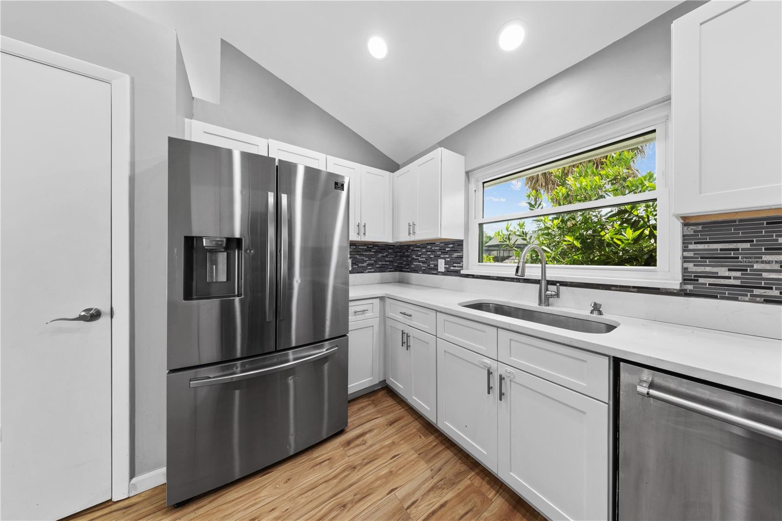 Listing photo id 36 for 1049 Neely Street
