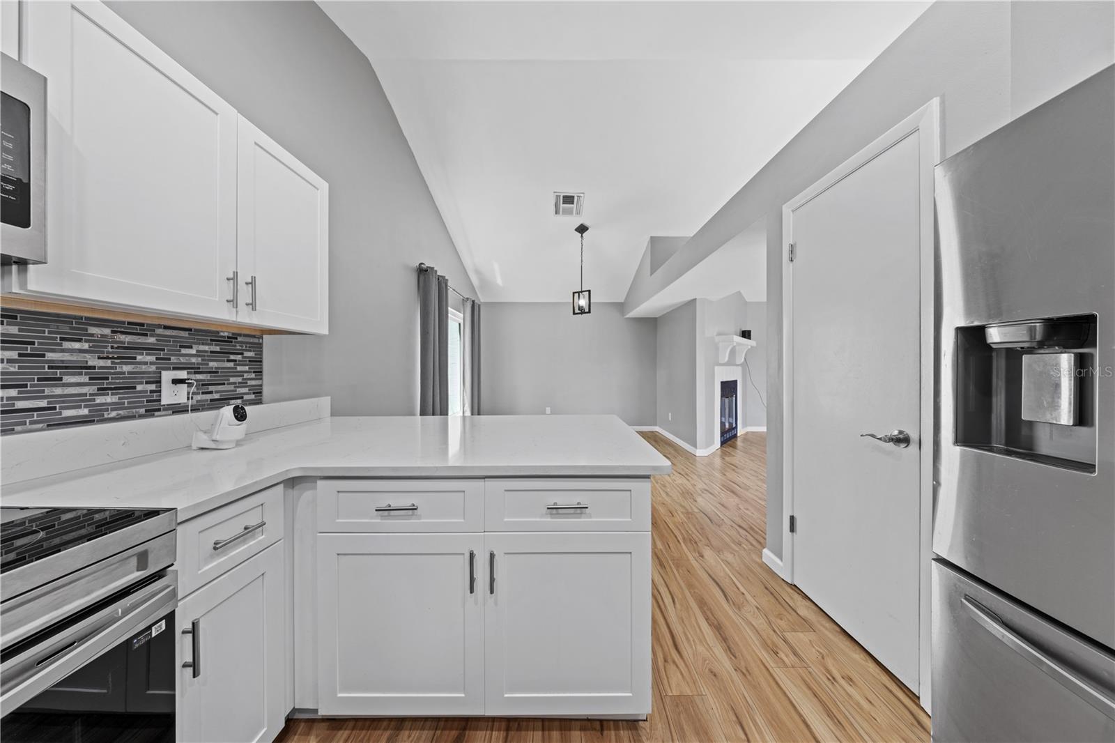Listing photo id 37 for 1049 Neely Street