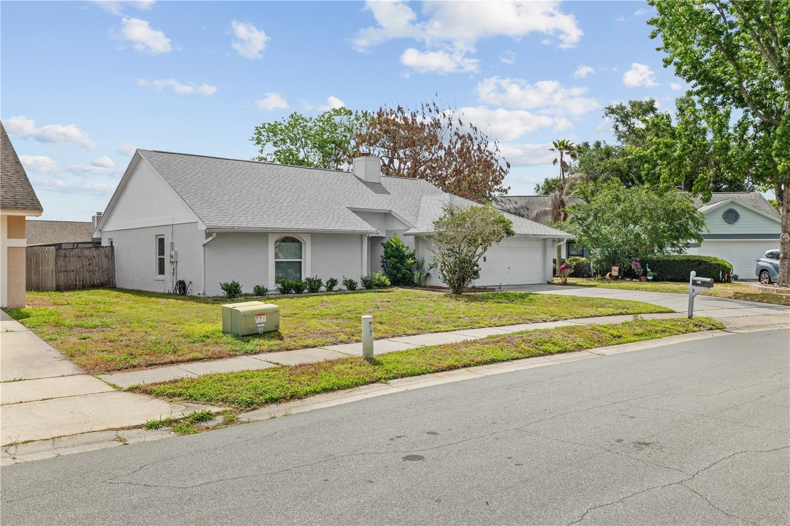 Listing photo id 2 for 1049 Neely Street