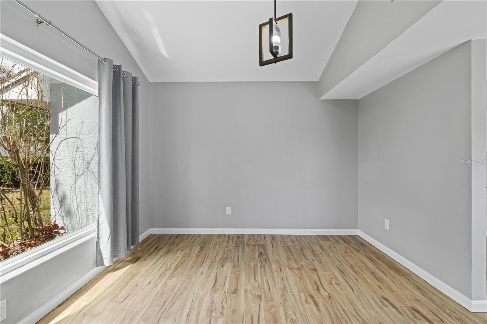 Listing photo id 38 for 1049 Neely Street