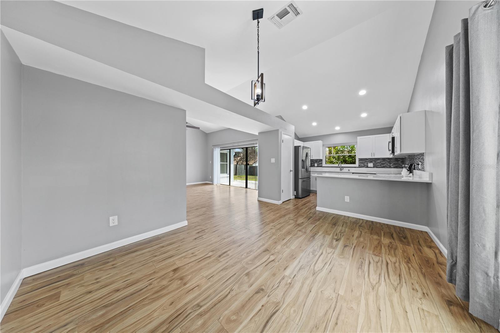Listing photo id 40 for 1049 Neely Street