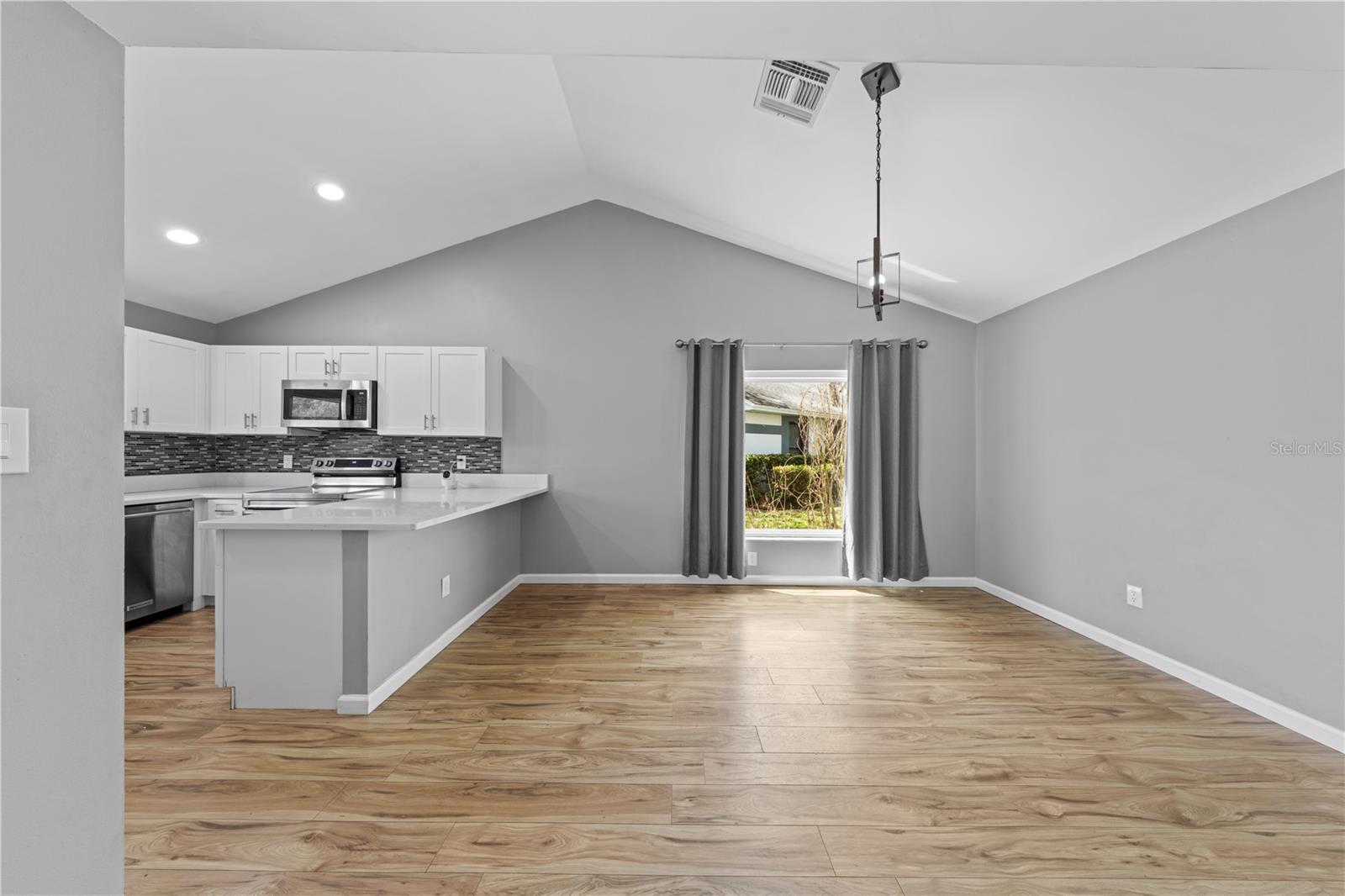 Listing photo id 41 for 1049 Neely Street