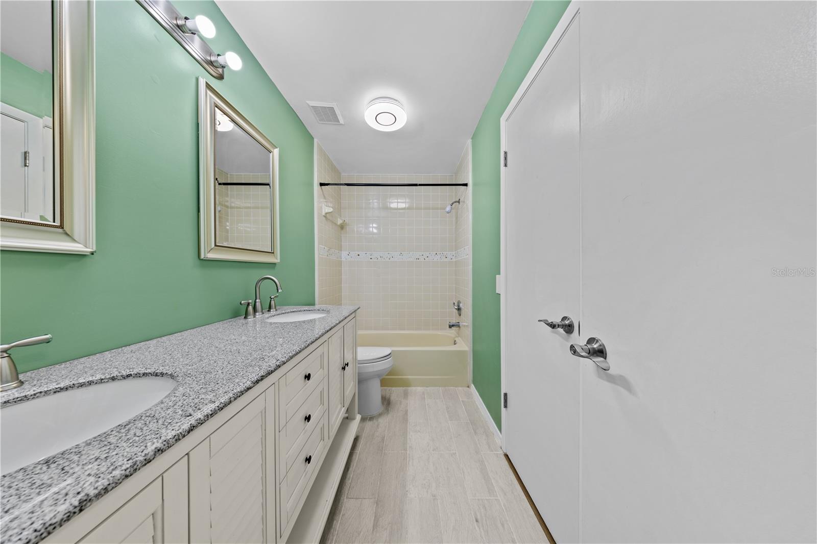 Listing photo id 42 for 1049 Neely Street