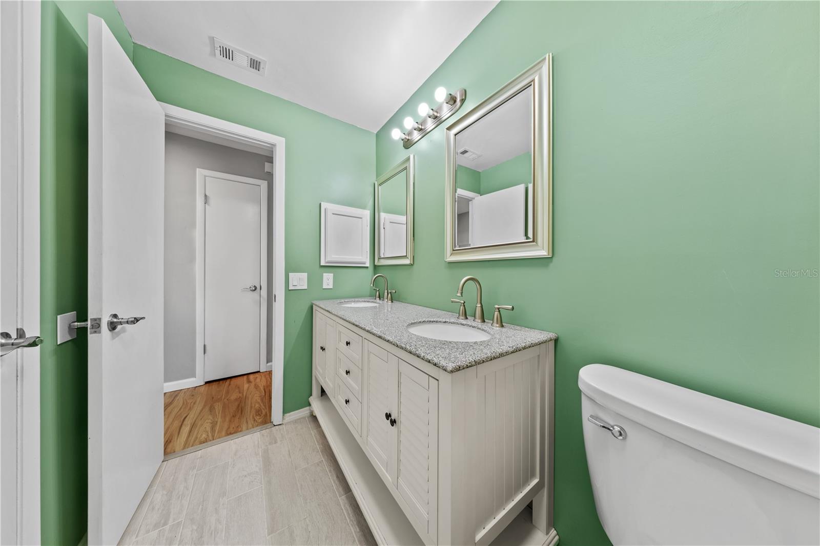Listing photo id 44 for 1049 Neely Street
