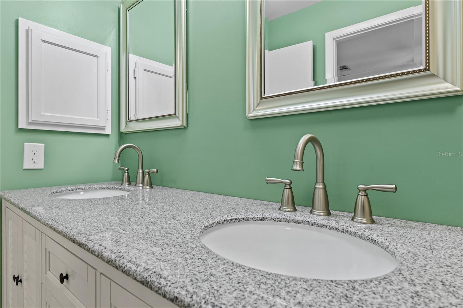 Listing photo id 46 for 1049 Neely Street