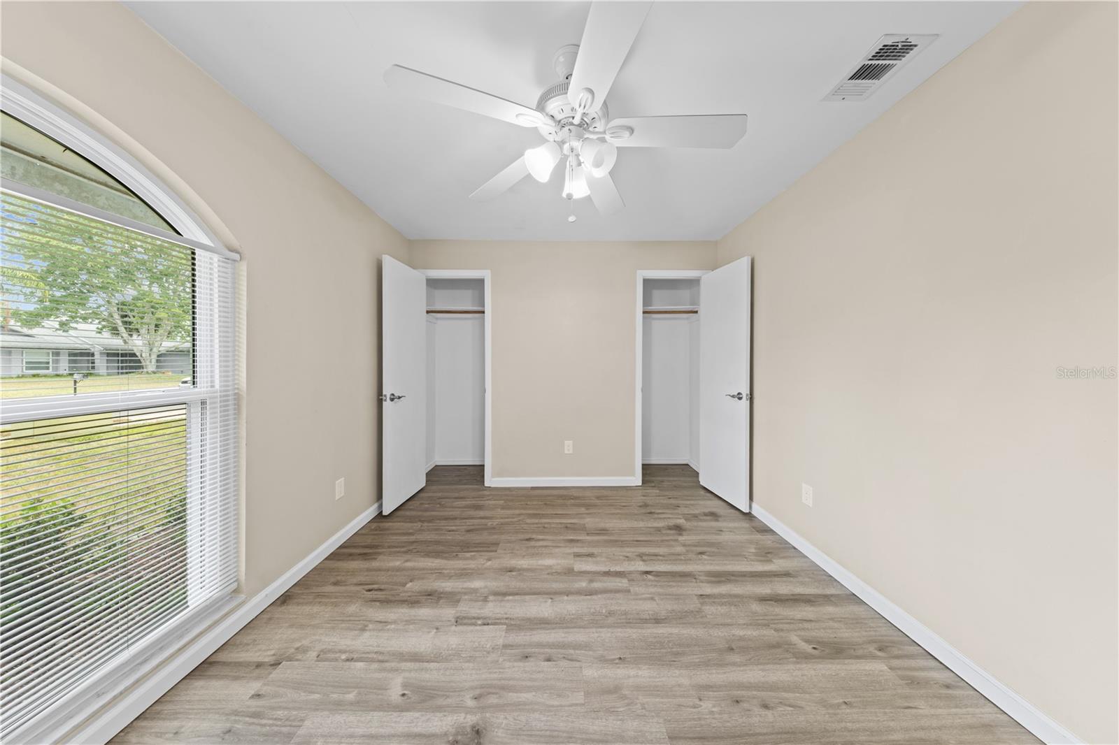 Listing photo id 47 for 1049 Neely Street
