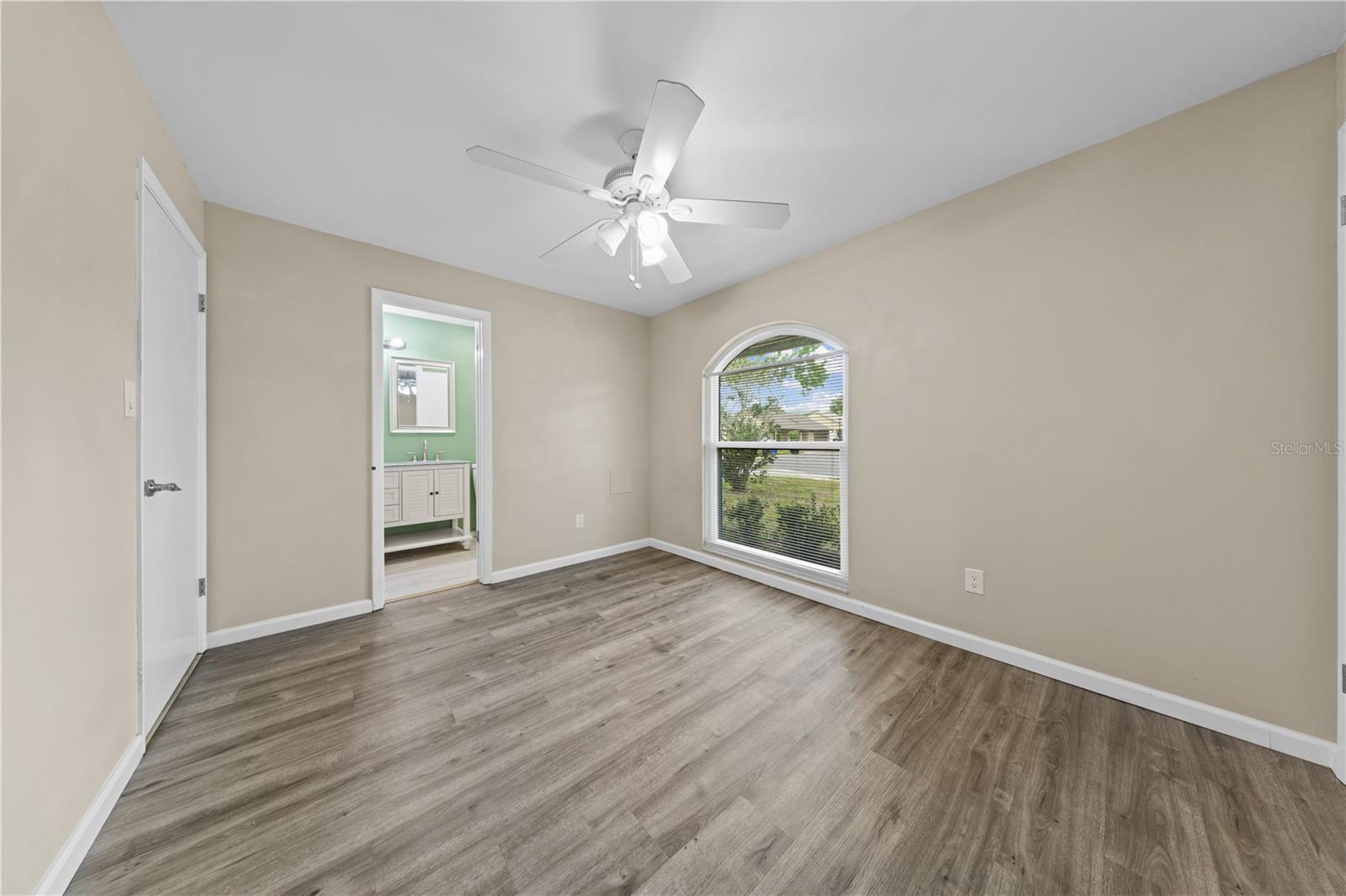 Listing photo id 49 for 1049 Neely Street