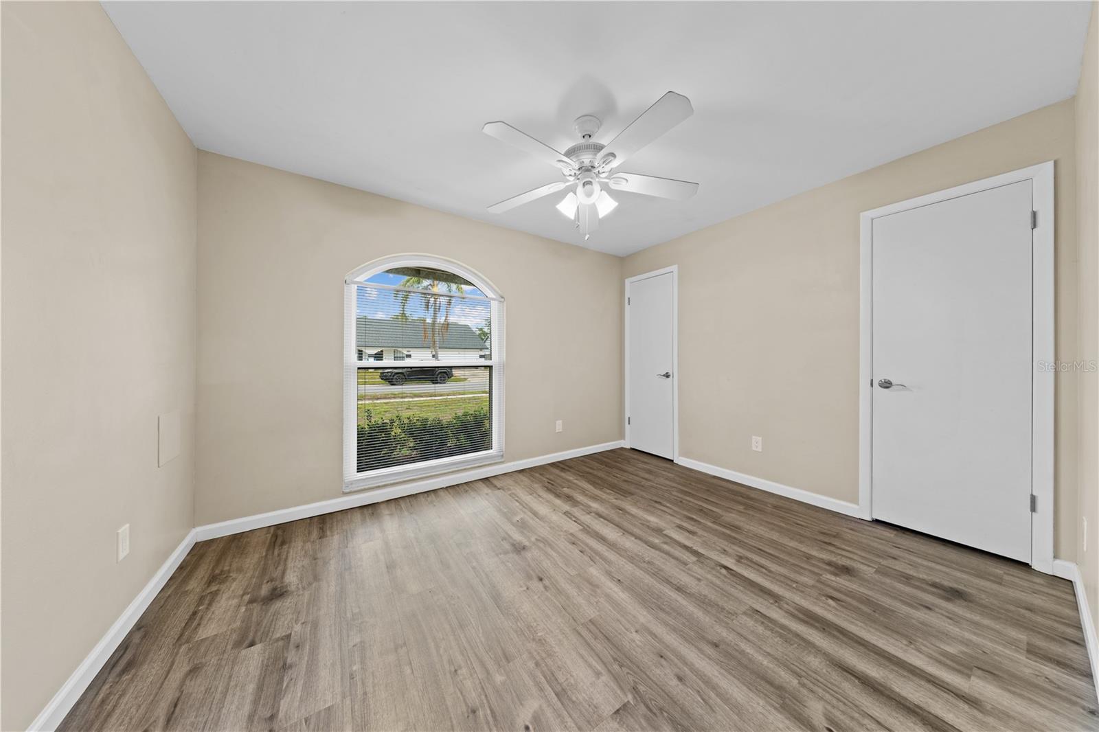 Listing photo id 50 for 1049 Neely Street