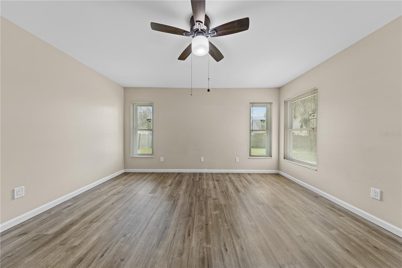 Listing photo id 57 for 1049 Neely Street