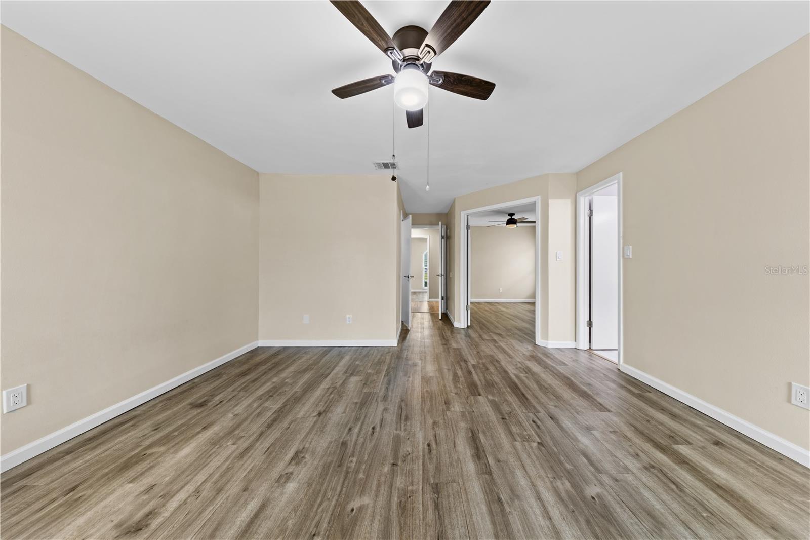 Listing photo id 58 for 1049 Neely Street