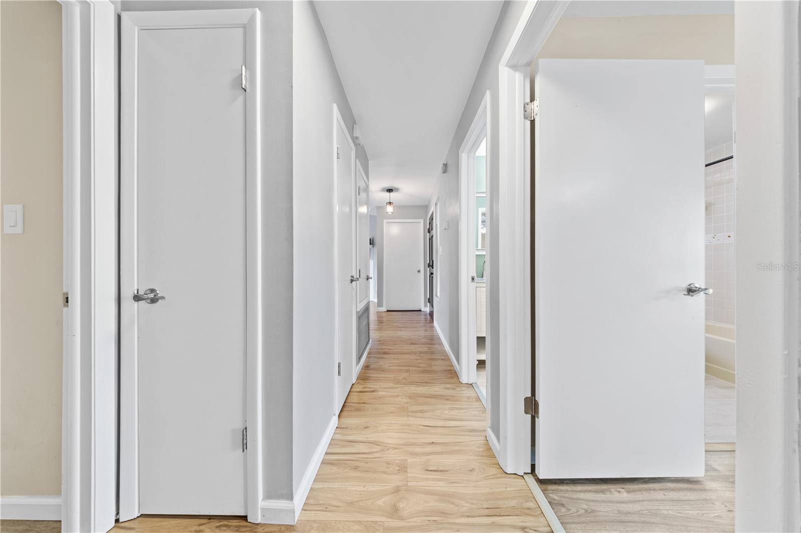 Listing photo id 67 for 1049 Neely Street