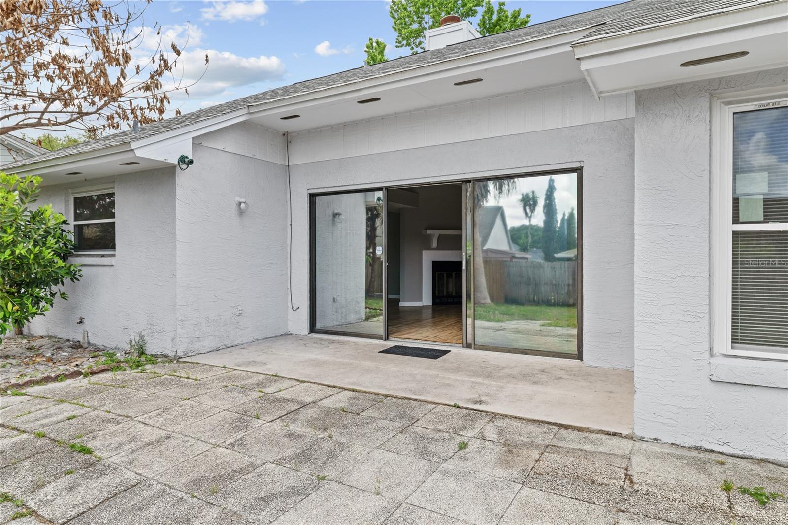 Listing photo id 70 for 1049 Neely Street