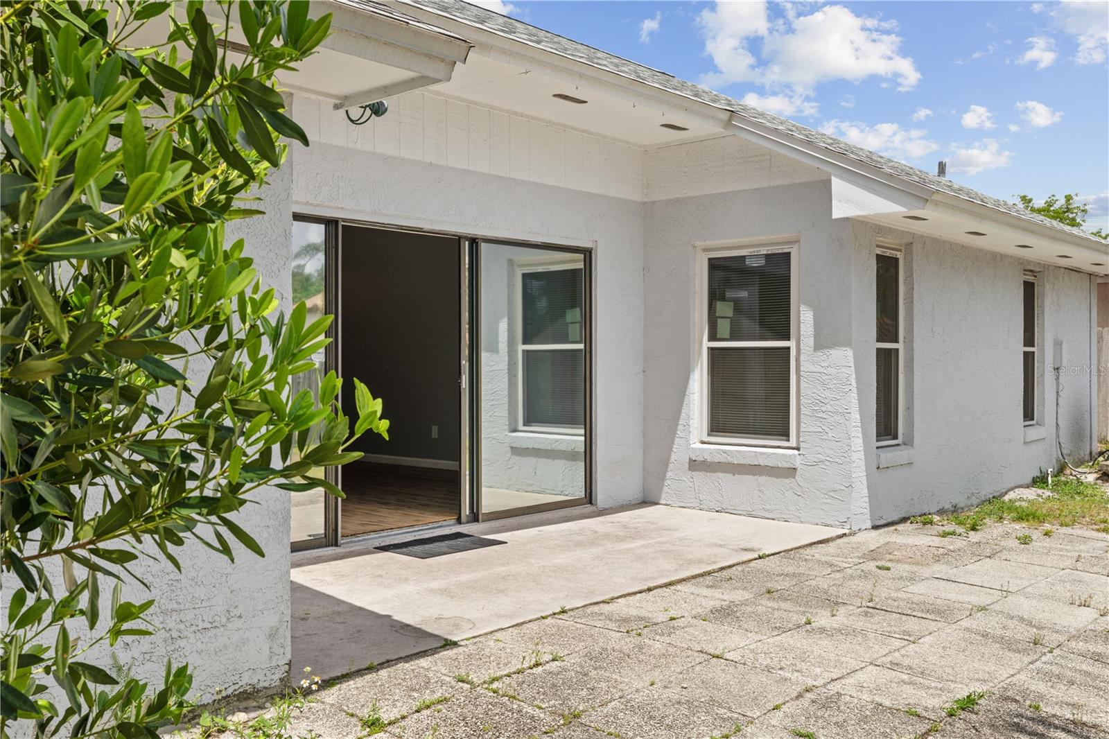 Listing photo id 77 for 1049 Neely Street