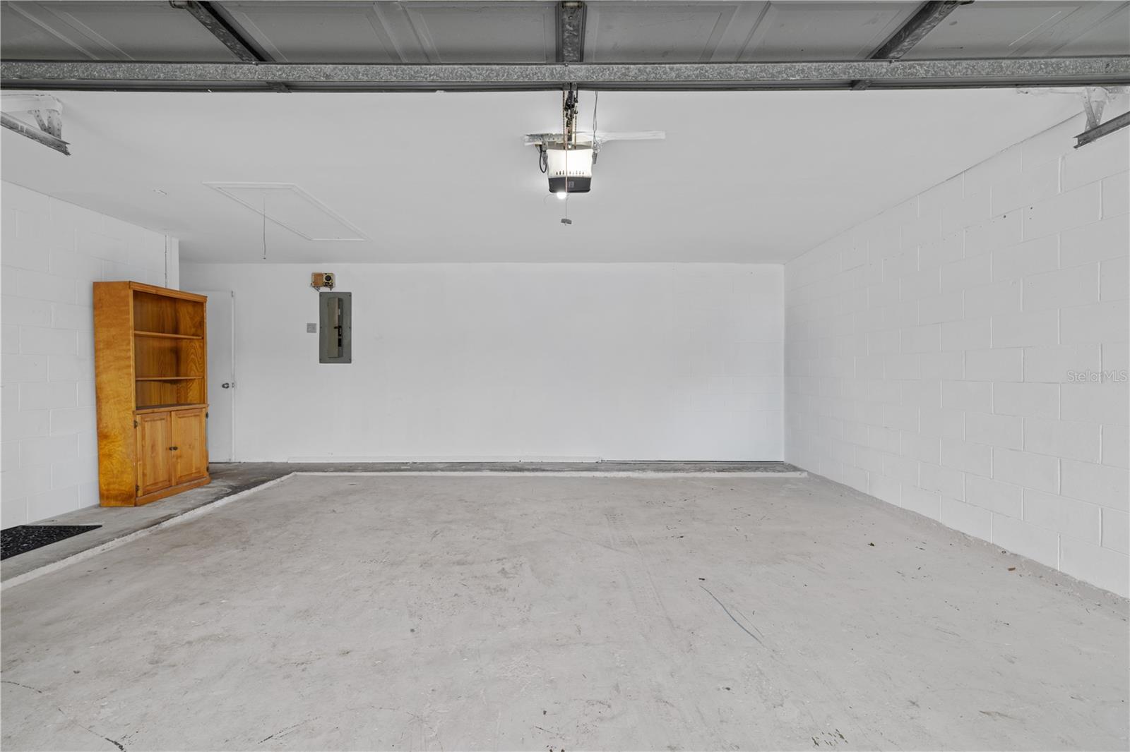 Listing photo id 82 for 1049 Neely Street